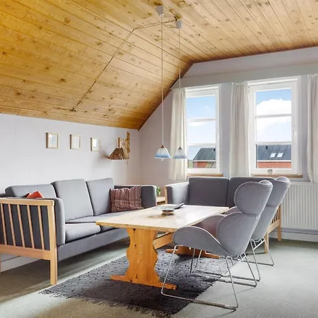 Apartment Lynne - 2-3km From The Sea By Interhome