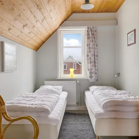 Lynne - 2-3km From The Sea By Interhome